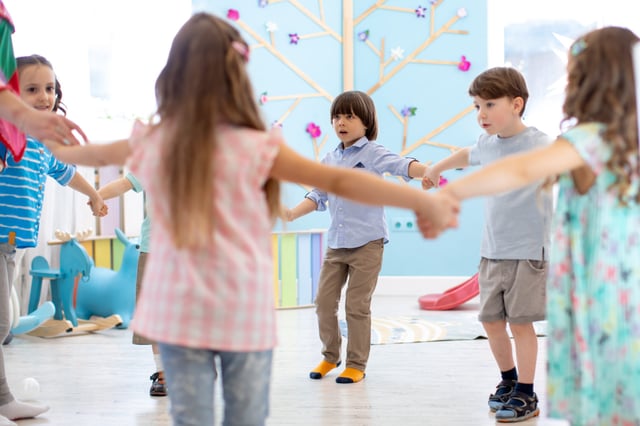 Kreisspiele im Kindergarten: Spaßige Spielideen | Kübler Sport